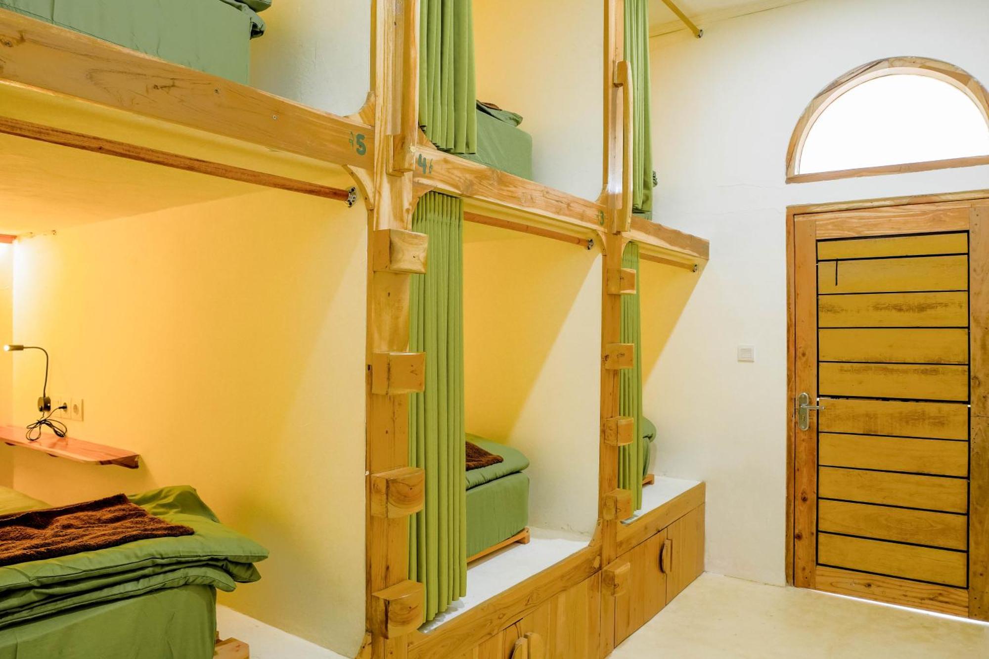 Lost Inn Kuta Capsule Hostel Экстерьер фото
